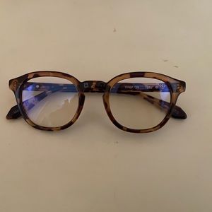 quay walk on blue light tortoise glasses